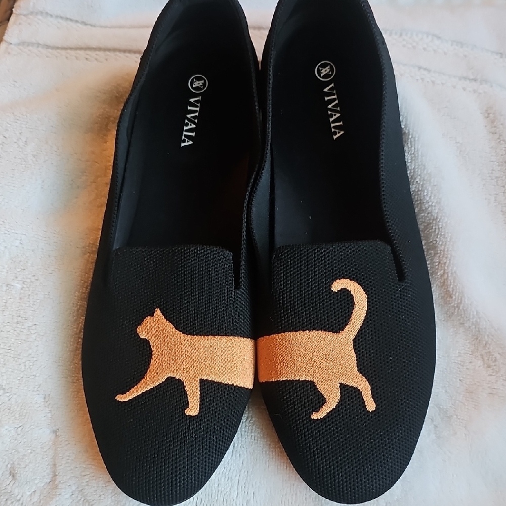 VIVAIA Audrey Round-Toe Loafers, BLACK with Orange Cat. Flats